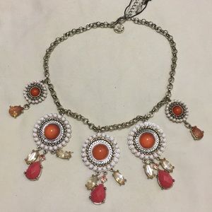 White House black market necklace